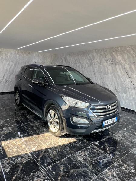 Hyndai Santafe 2015 OR SIMILAR