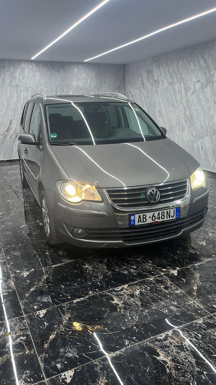 Volkswagen Touran 7 seats, automatic 2010 OR SIMILAR